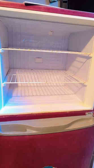 اهلا وسهلا 

ثلاجة حجم ١٨ قدم شغالة ونظيفة وجاهزه علئ الفحص وبيها ضمان شهر 

السعر ١٧٥
العنوان الكوفة شارع المعمل قرب صورة الوائلي *********** ابو فهد النجف
