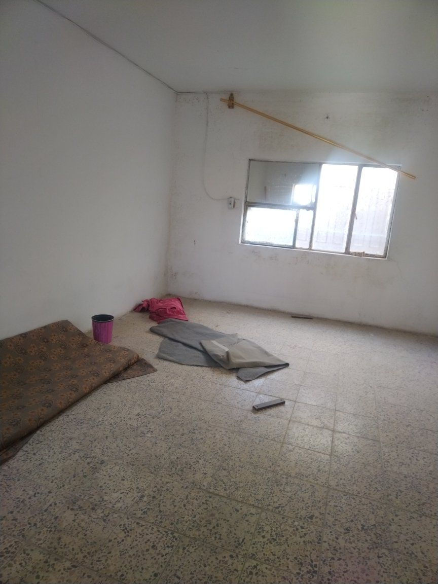 السلام عليكم مشتمل للبيع المساحة ٥٠ متر الوجه ٤ نزال ١٢ونص يحتوي على استقبال مطبخ خدمات ترك خلفي الطابق الثاني غرفه نوم الموقع الشرطه الخامسه قرب ابو ياسر المختار الاستفسار اتصل ***********
