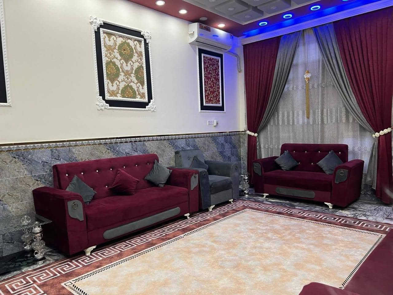 بيت للبيع 200 متر بناء طابوك اربع غرف وصاله عدد 2 استقبال مطبخ بارد والثاني حار  مخزن و صحيات جوه وصحيات فوك شغل درجه اولى الموقع حي الأسرى الزراعي شارع سكلة شامل والشارع كامل خدمات ماء كهرباء مجاري ونت ضوئي قريب على الشارع للاستفسار ***********
