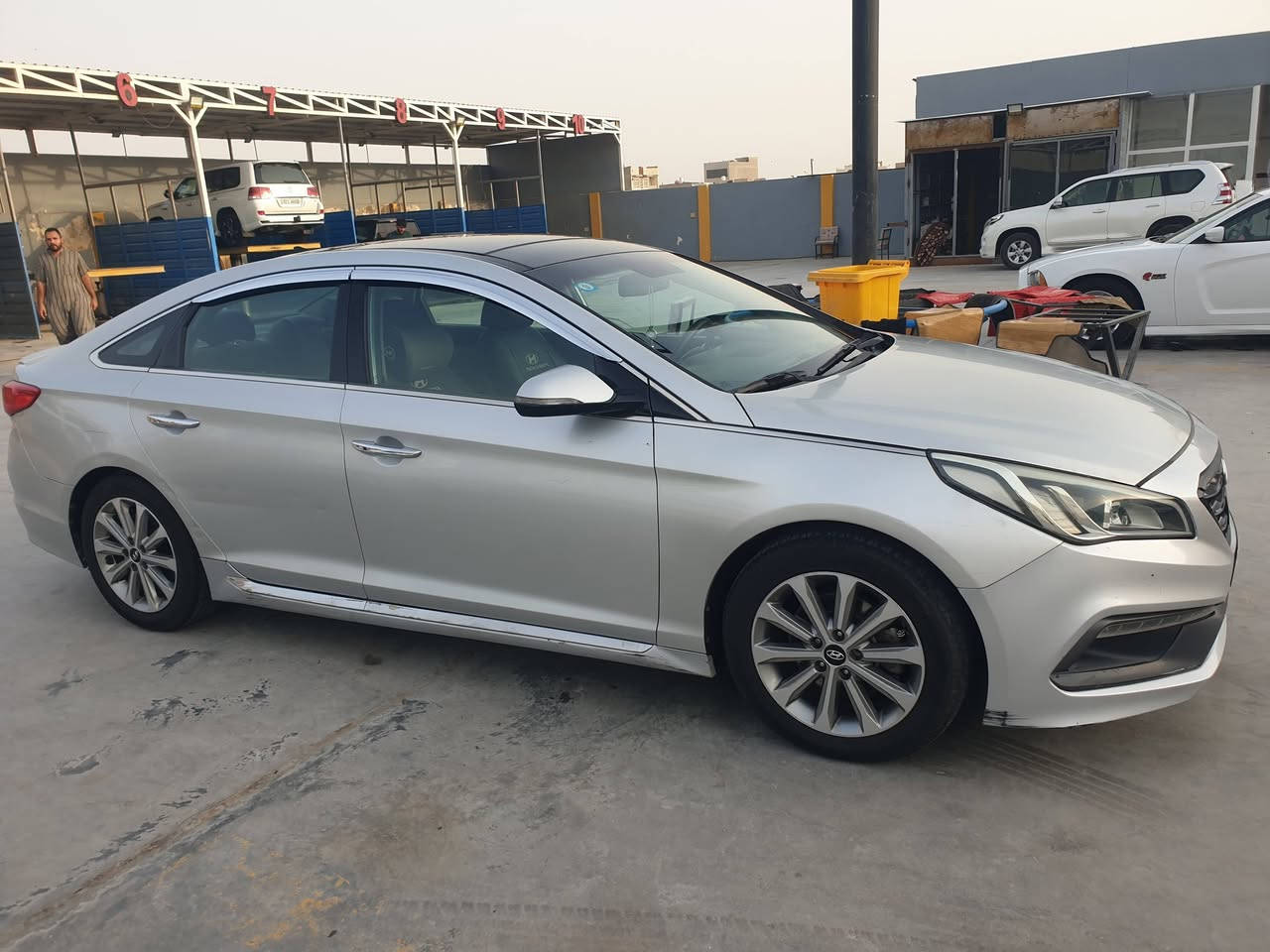 السلام عليكم سوناتا للبيع ورارد امريكي موديل ٢٠١٦ حادثها بنيد مبدل وبيه جاملغين صبغ وبه صبغي بين الجاملغ والباب يم قبق البانزين موجود السونار بل منشور وصور الضربه مال امريكه هم بل منشور السياره فول واحد على واحد مكينة ٢٤٠٠ مكاني بغداد السعر ١١٥ وبيه مجال ***********
