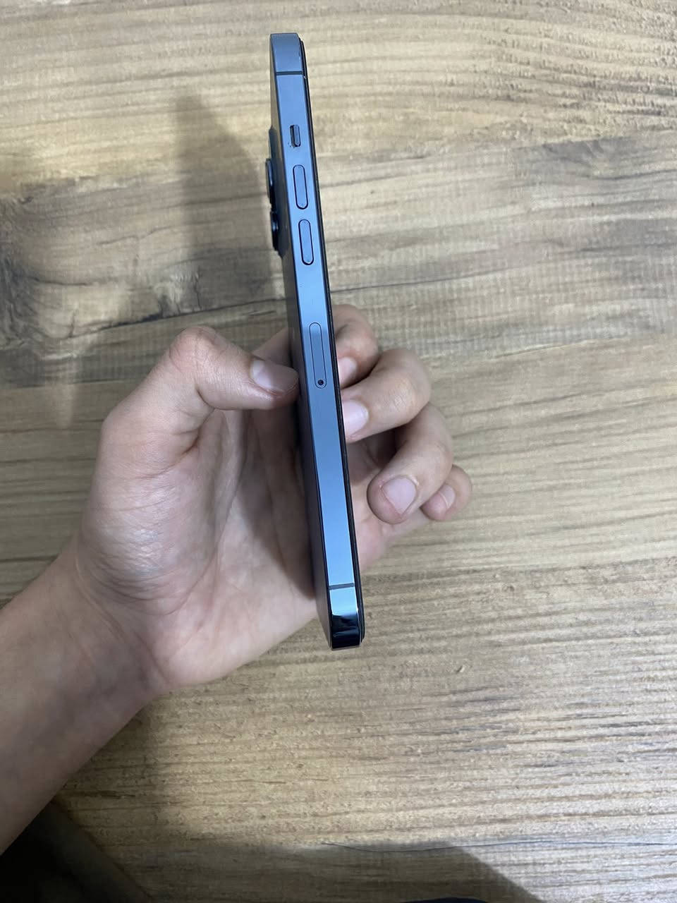 ايفون 12 برو ماكس 
ذاكره ٢٥٦ 
نموذج M 
بطارية 95 
ماستر شرق أوسط AAA
فيس ايدي شغال 
مستبدل شاشة اصلية 3 خيارات فقط 
الجهاز كله نظيف واضح بالصور 
السعر 380 مجال بسيط يرهم مراوس بأيفون 
عنواني بغداد مدينة الصدر او حي أور 
*********** متواجد واتساب
