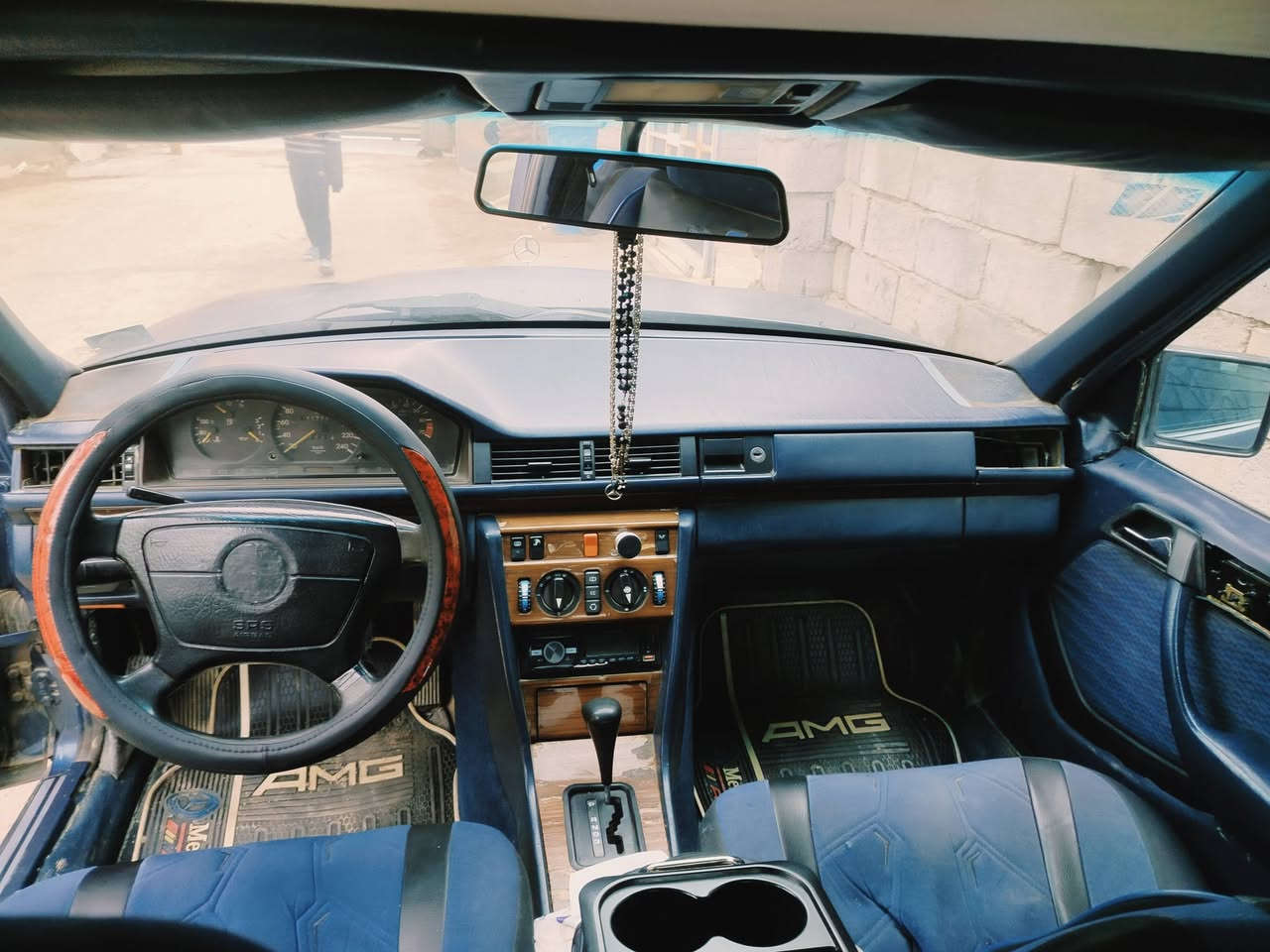 سلام عليكم سياره مارسدس دب موديل 90⁦ـ مكينه بطه 300 سياره جاهزه مابدل بيه اي شي  القواعد سليمه تخم تاير جديد كهربائيات شغاله  ديالى بعقوبة تقاطع القدس 
سعر 50 وبيه مجال بسيط حك جيه ***********
