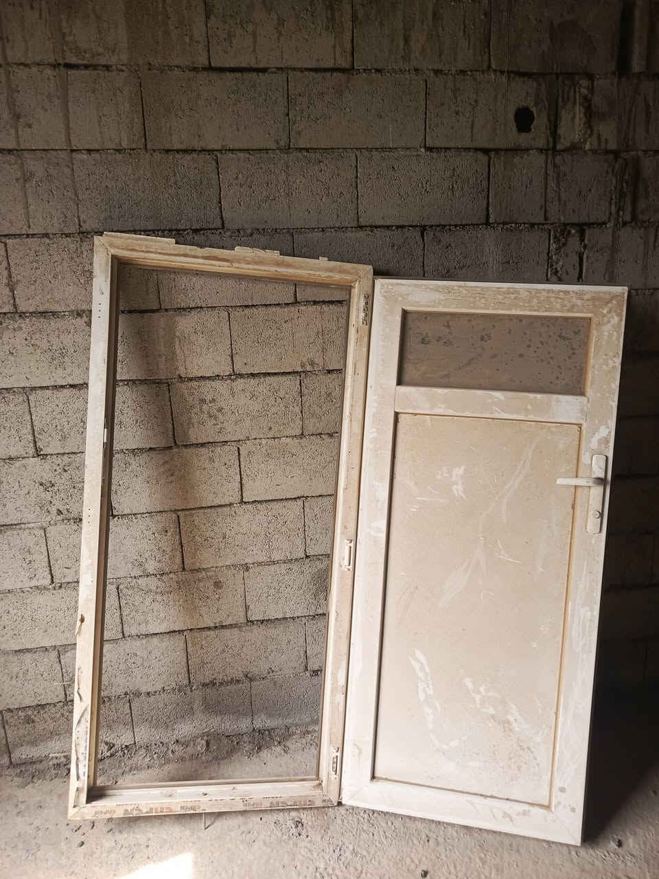 باب قياس الطول 165×77
شباك قياس مترين 37 ×متر
قيم بلي يرضي الله واخذ ***********
