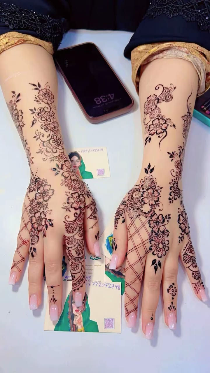 ✨ بمناسبة قرب العيد ✨
بدأنا نستقبل حجوزات نقش الحنة للعيد 🤎🌙
نقوش ناعمة وفخمة تناسب كل الأذواق ✨
احجزي موعدج من هسه حتى تضمنين وقتج قبل الزحمة 💫
يتوفر نقش فردي وجماعي للمناسبات ولمّة العيد 🎉
للحجز والاستفسار راسلينا 
***********
عنوانه بغداد-حي الخضراء
