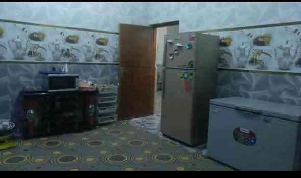 بيت مساحته 200متر ومساحة البناء 173متر
طابو زراعي سهم عراقي وكالة وبيها نسخة من المحكمة ..يبعد كيلو متر عن الشارع الرئيسي 
يحتوي على غرفتين منام وصالة كبيرة واستقبال 
وحمام ومطبخ وتواليت داخلي وخارجي وكراج 
المنطقة تتوفر فيها كافة الخدمات 
منطقة ابو الخصيب/ابو الجوزي 
السعر 90 مليون وقابل للتفاوض 
للاستفسار ***********
