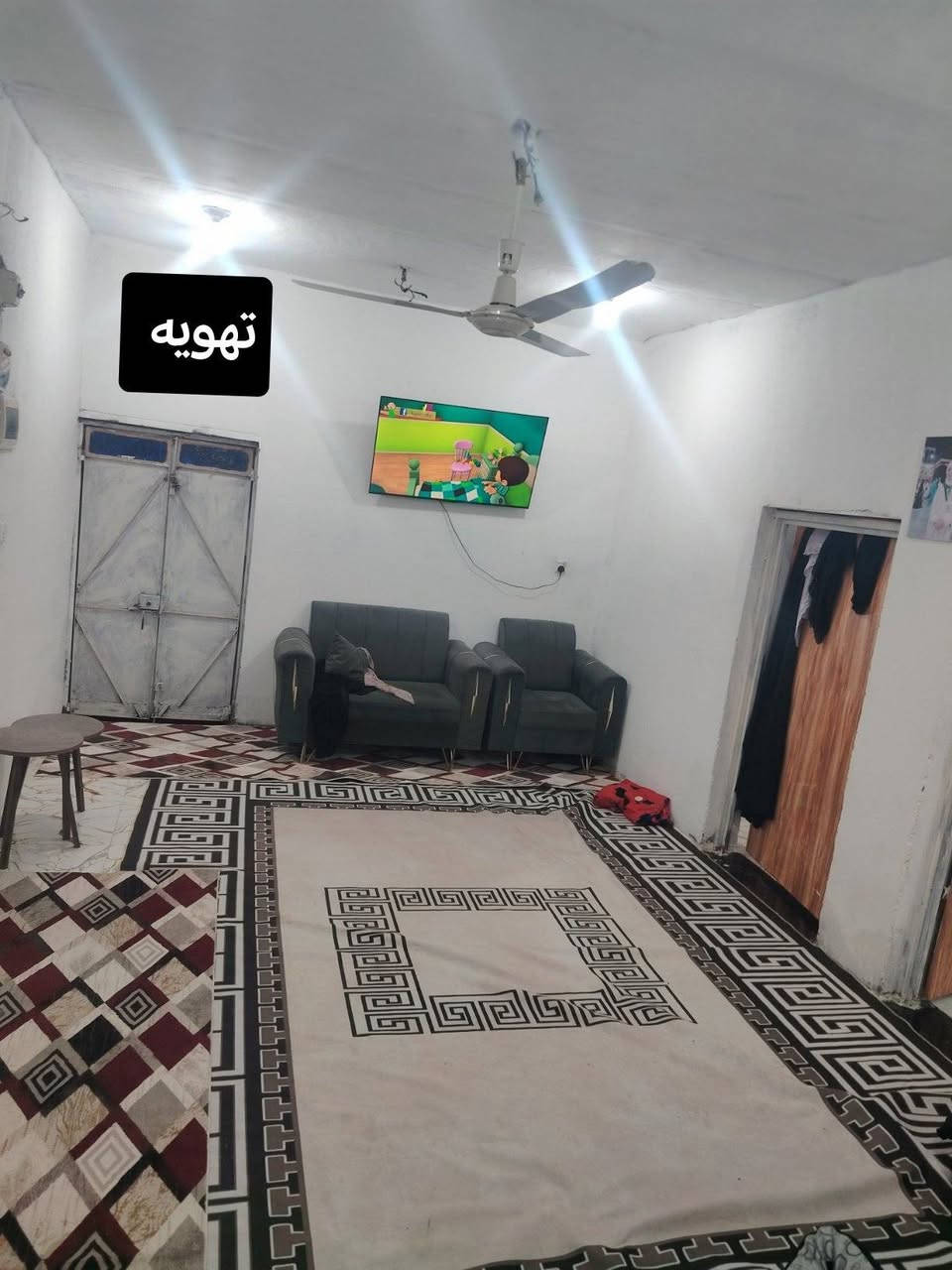 سلام عليكم بيت  عد البو حجر مقابيل 36 بل زارعي مو بل تجاوز  مساحته 200متر غرفتين وستقبال وصاله. وتهويات ثنين وحمام داخلي وخارجي  ومطبخ البيت بنيانه عكاده البيت بنيانه نضيف بنيانه2019والجهد الهندسي جاي يشتغل بشارع  السعر خاص ***********
