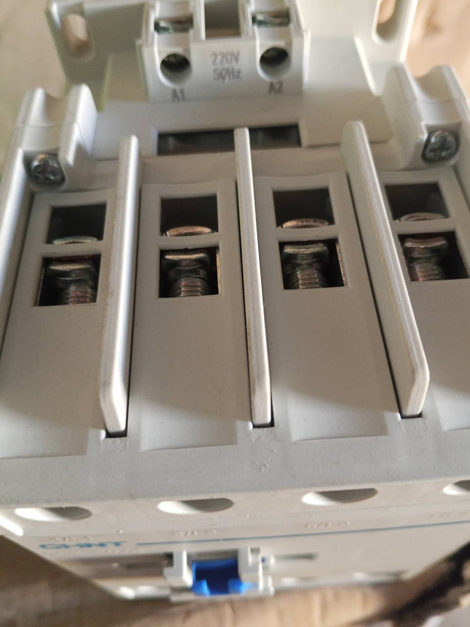 السلام عليكم ورحمة الله وبركاته 
يتوفر كل المواد الي تخص للسيطرة 👍
      ( جديد.).  ،🚧. ( بالة اصلي )
  
قواطع دورة 💮جميع الامبيرة 🪛🅰️🅱️🅱️ + شنت +الشنايدر. ✅✅. + LS🪯

والكونتكترات. بانواعها. 🪛🅰️🅱️🅱️ + الشنايدر. ✅✅. + LS🪯
*********** ،اتصال ☎️.\ واتساب
عنوان 🧰. بغداد._الشورجة_ عكد النصارة 

يتوفر توصيل الكافه محافضات العراق
