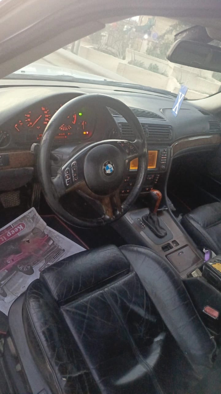 بي ام خفاش
موديل 2000 مسجلة 1995
شادلها محرك 35 دينمو مي 
سلايد جام 
كشنات كهرباء 
سنوية لغاية 2030 
مكان بغداد 
السعر 70 وبي مجال 
***********
