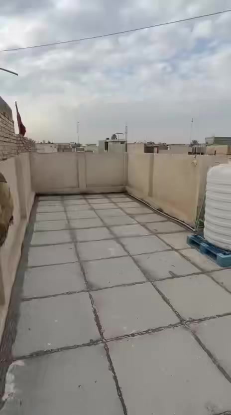 السلام عليكم 
يوجد بيت للايجار خلفي 75 متر طابقين نظيف جداً طابو ملك صرف جاهز للسكن رئاسة العبيدي شارع جامع الامام علي قرب مطعم حسين ابو الكص الشارع العريض يم افران ابو صادق (الشارع المقابل انشائية ابو جعفر ) قريب على المدارس والسوك  
الطابق الاول استقبال وغرفة ومطبخ وخدمات 
الطابق الثاني يحتوي على غرفتين وخدمات ويوجد 
ماطور ماء + تانكي + سخان جديد  + مغاسل عدد 2 
+ واير كهرباء سحب 
تواصل مع الرقم واتساب او اتصال  
***********
