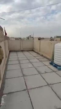 يوجد بيت للايجار خلفي 75 متر طابقين نظيف جداً طابو ملك صرف جاهز للسكن ...