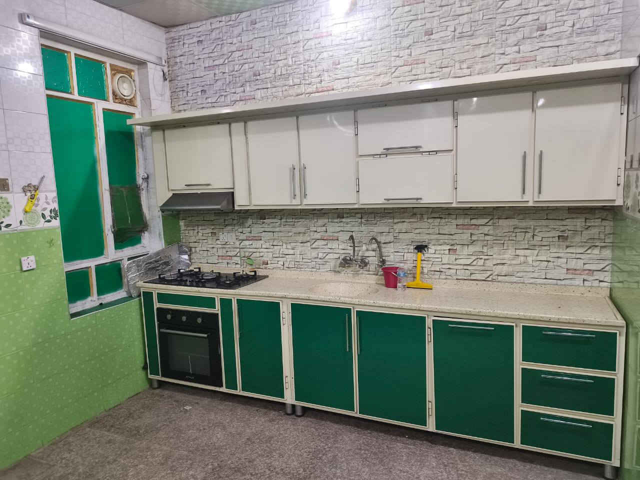 السلام عليكم 
كاونتر مرمر+سمك +طباخ مثل ما موضح للبيع
سعرة 550الف وبي مجال 
للاستفسار الاتصال على 
***********
