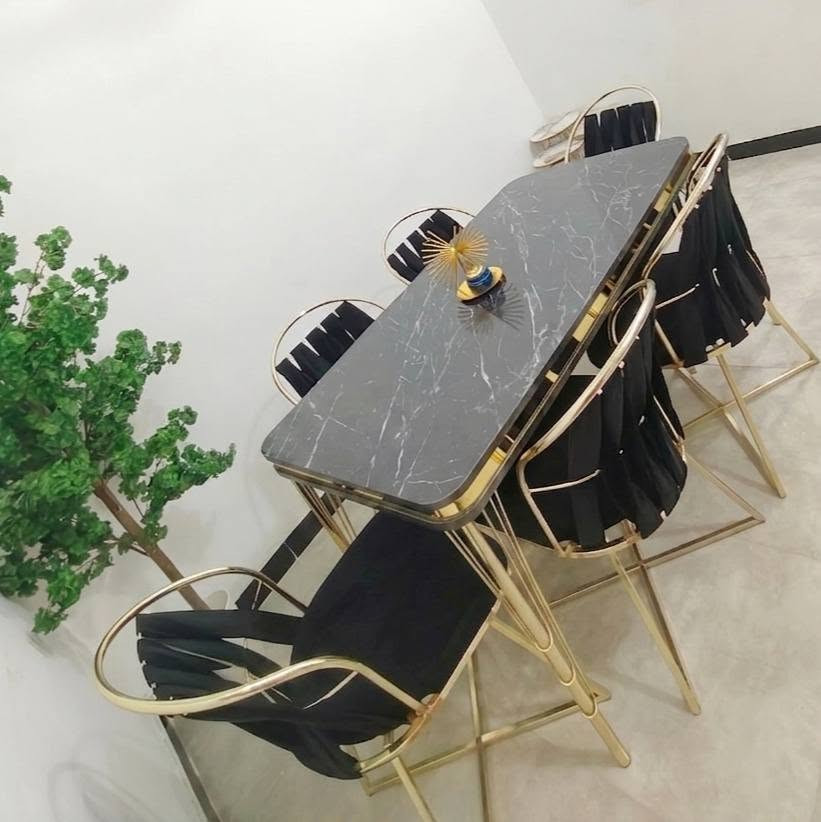 ميز طعام 6 كراسي للبيع نظيف جدا هذا شكله بالصور يخبل 
بي فطر صغير بالاسفل ممأثر ابد تضرر اثناء النقل 
سبب البيع مكاني صغير والميز ضخم السعر 250 المكان بغداد الدورة 
واتساب ***********
