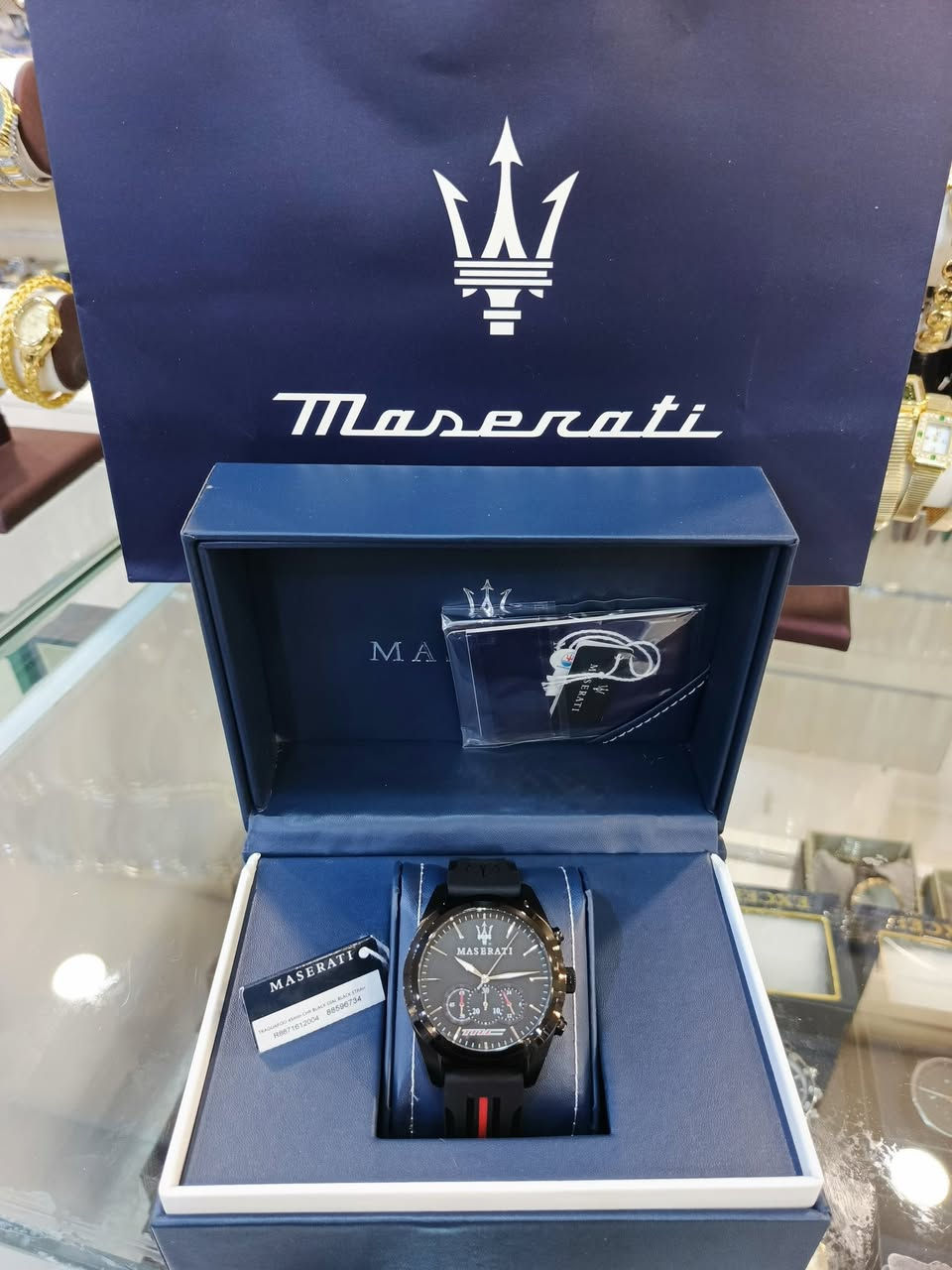 فخر الصناعه الايطاليه .. الفاخره
مازيراتي تراجاردو …. MASERATI
الحركه : كوارتز ( بطاريه ) كرنو گراف
المواصفات : 
جديد لوك مع العلبه والمرفقات 
ايطالي اصلي .. مصنوعه من الفولاذ 
الذي لايصدأ …. ومواصفات اخرى
القطر : 43 m
السعر : 120 $ علما ريتيل الساعه 
………. بالاسواق العالميه 355 $ 
التواصل : خاص 
او انصال مع واتساب. ***********

#البصراوي 
#للساعات
#اختيارك
#الامثل
