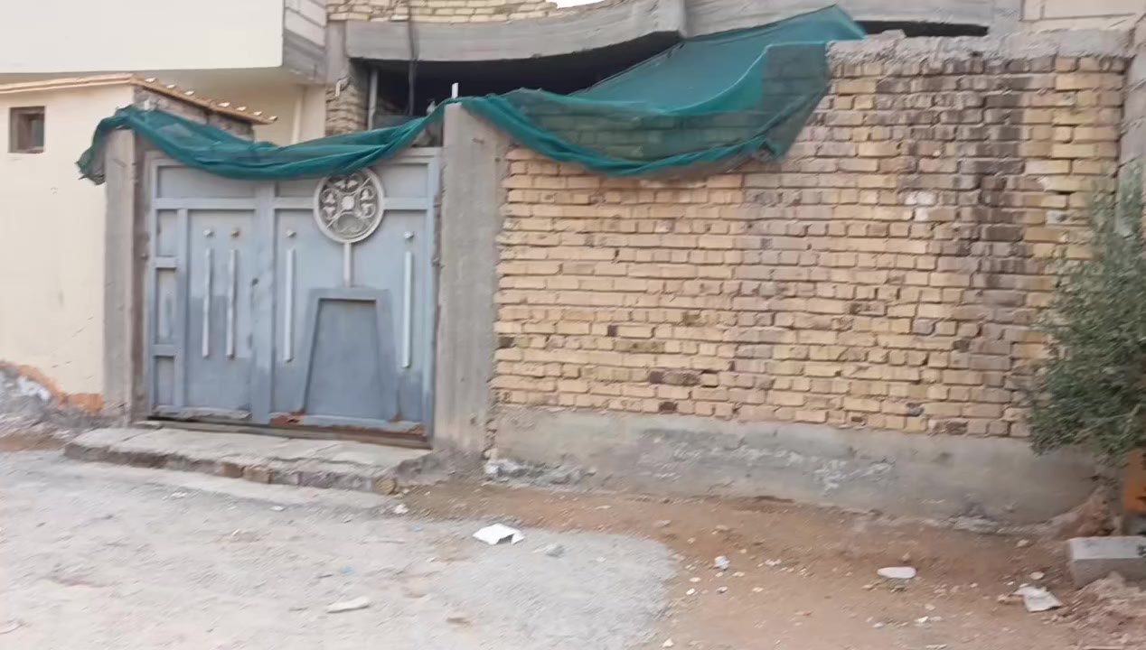 استقبال 6طوال 4عرض
عرفة 4#5
صالة 5#5
مطبخ 3#3
مكشوفات 2 
حمام 2#25
حمال خارجي طارمة كبيرة 
نقص استقبال .درج تطبيك 
تسليح 
كهرباء بوريات 
ماي تاسيس كامل خط مولدة ووطني 
شارع 10امتار 
العقد طابو زراعي 25 مسجل بالبلدية تطويب جديد مشمول بالتطويب اي تفاصيل الاتصال 
***********
الواجهية 7و10سانيم
عنوان المنزل كوفة علوة الفحل شارع الفلل
السعر 55وبي مجال
