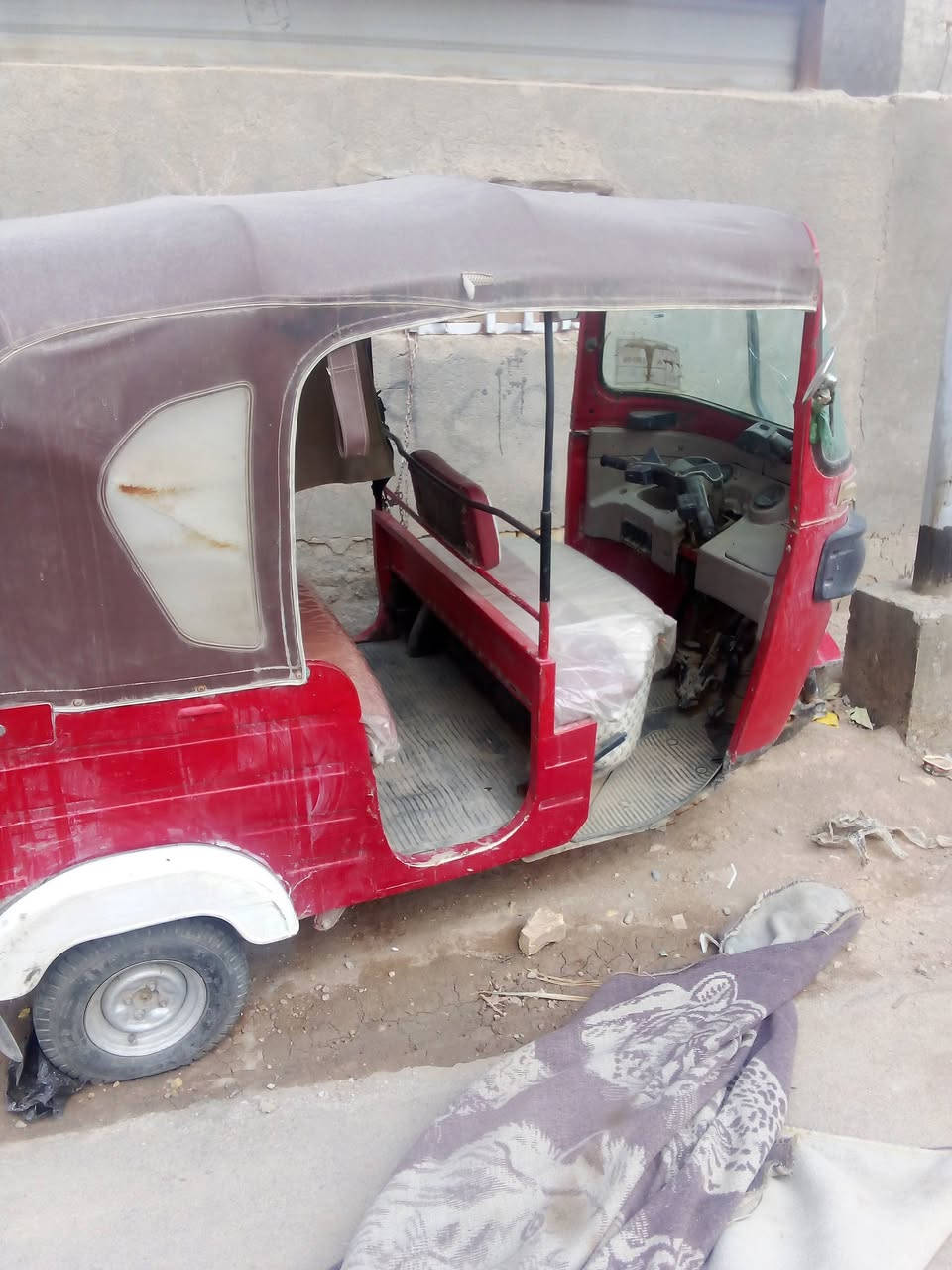 تكتك للبيع ب 3ملاين وبيها مجال ***********
