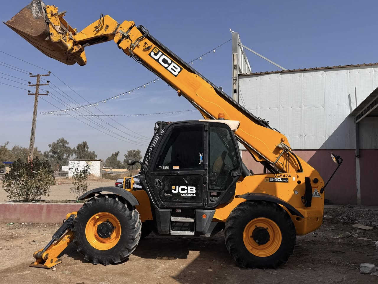 للبيع رافعة شوكية سلايت 14م موديل2016 محورة بم ونوزل مابيهة اي نقص كبل للشغل مع تخم تاير***********
