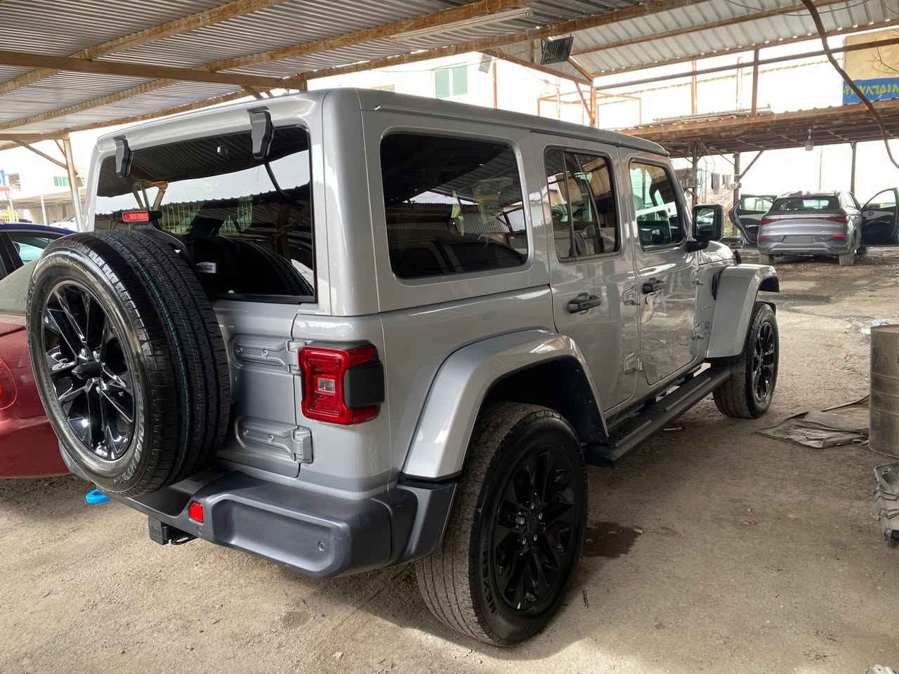 جيب رانكلر 2024
لون سلفر 

هايبرد بلكن 

صحارى 

ماشيه 29 مايل

حادث بسيط مرفق سطحي 
تبديل باب خلفي نفس اللون بدون صبغ بدون دواخل وبدون ايرباك

بصمه ابواب وتشغيل وبك لايت ليد وداخل جلد بلاد

السعر مطروحه ب 280$
واصل بغداد كتاب شهداء 300$

مكان السياره المنطقه الحره شارع20شمال 

للتواصل
الرقم العراقي
***********
الرقم الاردني 

+962 7 9957 7728
