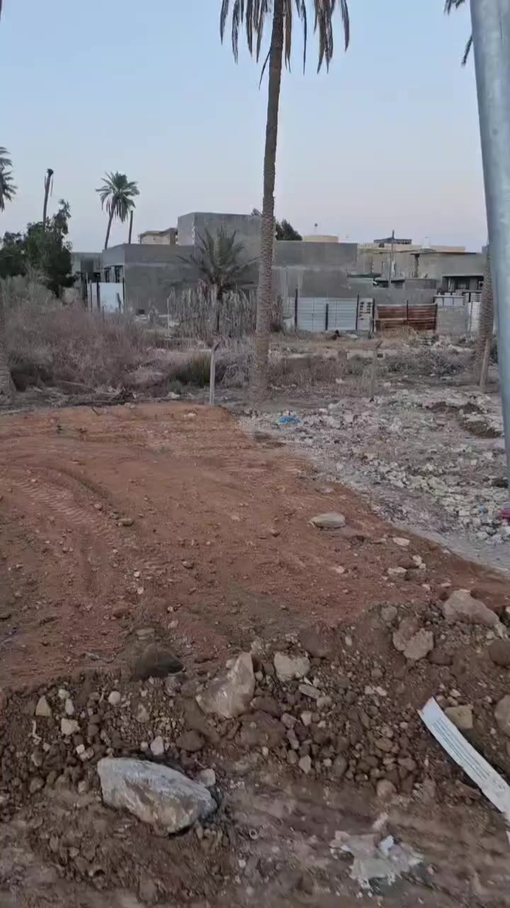 قطعه طابو زراعي سند 25 مساحتها ١٣٠ متر وجه ١٣ ونص ضمن مجمع خدماته كامله مكانه الحولي خلف مكتبة الأسدي السعر خاص أو إتصال ***********
