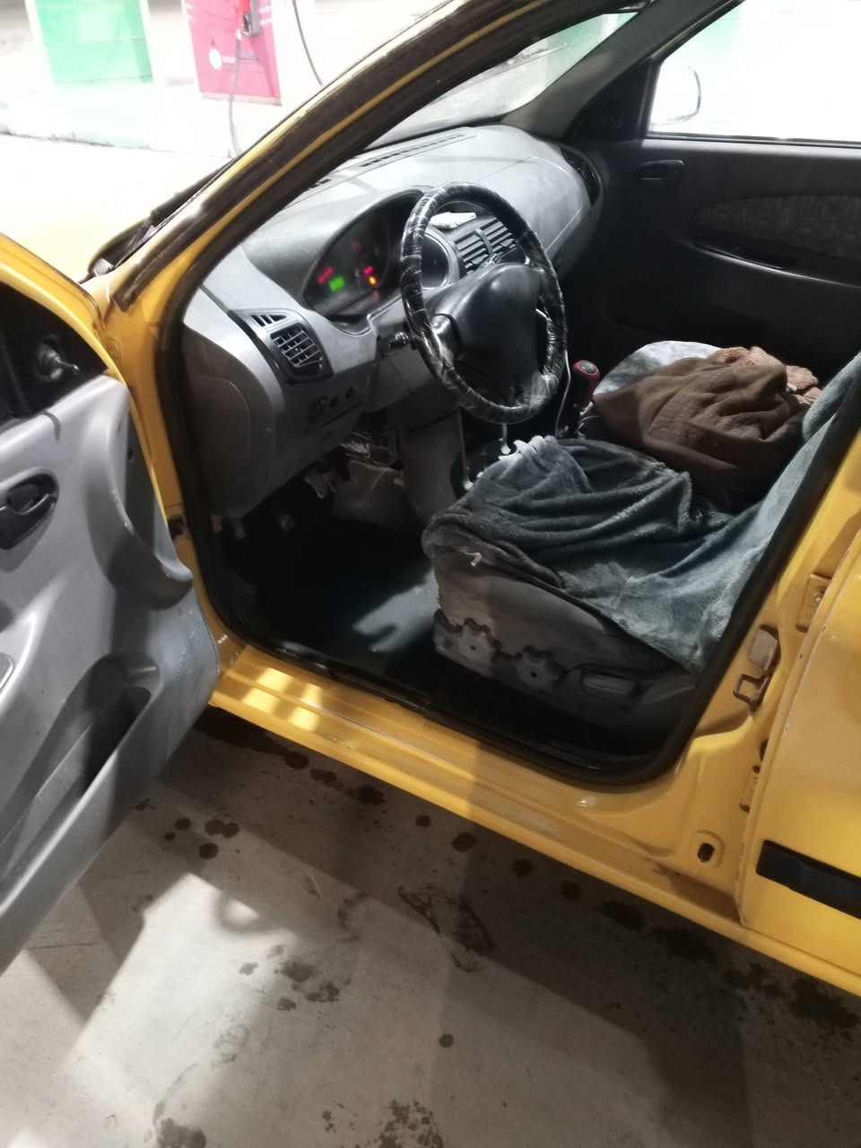 السلام عليكم اليوم عندي طيبه موديل 2016 سياره كفاله عامه من عدل بنيد ماكينه حداديهمسياره العنوان بابل القاسم اللي يحب يتصل على هذا الرقم مستعجل على بيحه***********
