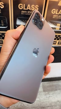 آيفون 11 برو ماكس  ذاكره 256  بطاريه 100  جهاز مبدل شاشه  دبل خط  السع...