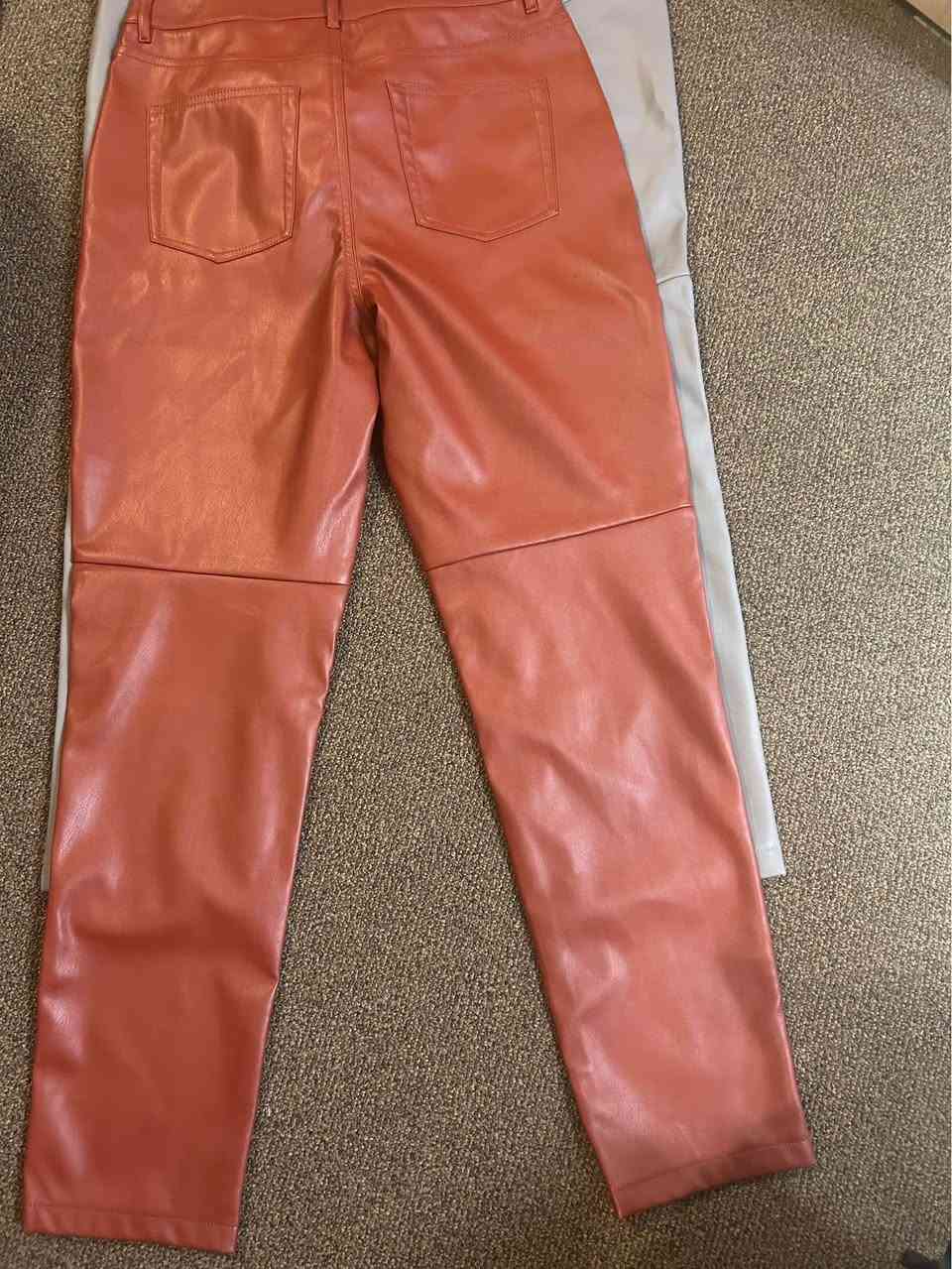 $25 each
$20 if buy 2 or more
Never Worn, Brand New! Burnaby, BC


**إذا كنت صاحب هذا الإعلان وتريد حذفه لأي سبب، رجاءا أرسل رسالة إلى الدعم الفني**