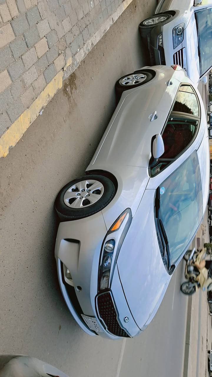 السلام عليكم ...
فورتي موديل 2017 وارد امريكي 
حادثها بنيد مبدل وجاملغ بدون ايرباك 
المكينه 2000 دوش ، سياره جديده 
السعر - 122 وبيها مجال 
العنوان - مدينه الصدر 
***********
