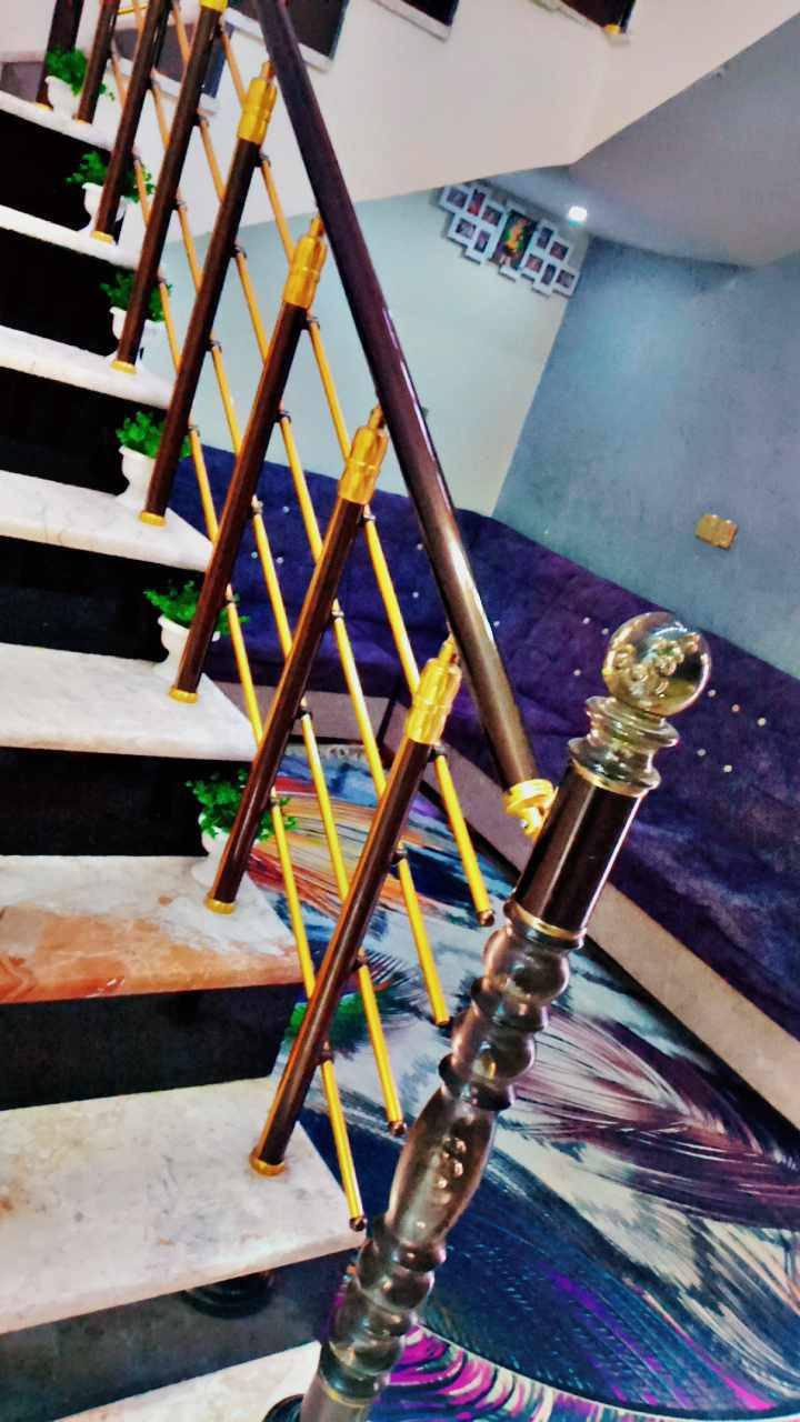 مشتمل للبيع خاجيه 100 متر شارع 30 المربع مقابل مفروشات بن شمران منطقه حي الاعلام 7000         *********** اتصال واتساب
