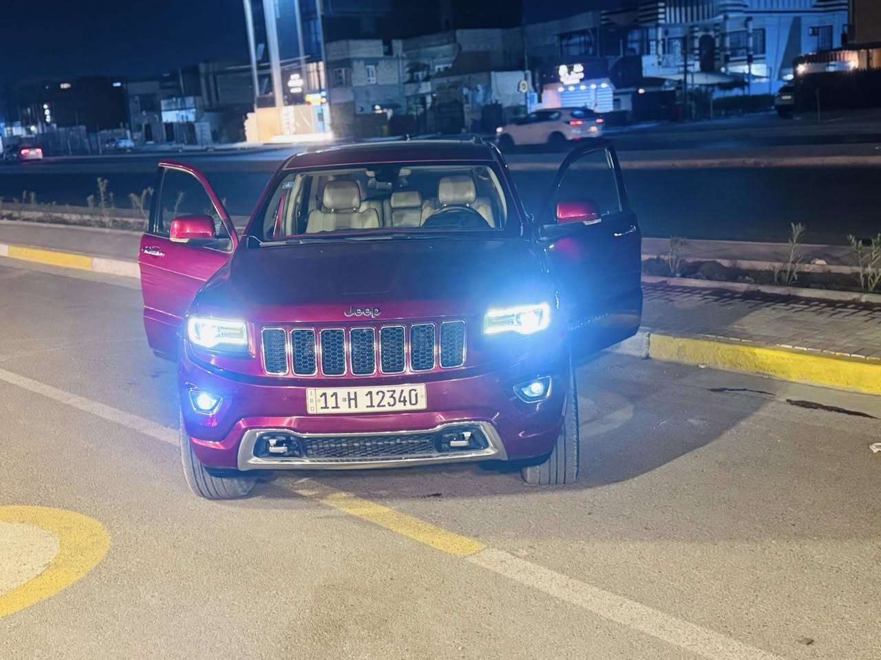 السلام عليكم جيب موديل2014 ‏سعر 195خليجيه رقم بغداد مكفوله كفاله عامه موصفات فول واحد ع واحد  رقم التلفون*********** مكان بغداد شهداء البياع ما ناقصها شي السيارة كاملة من كل النواحي ￼￼٨￼ سلندر ￼￼
