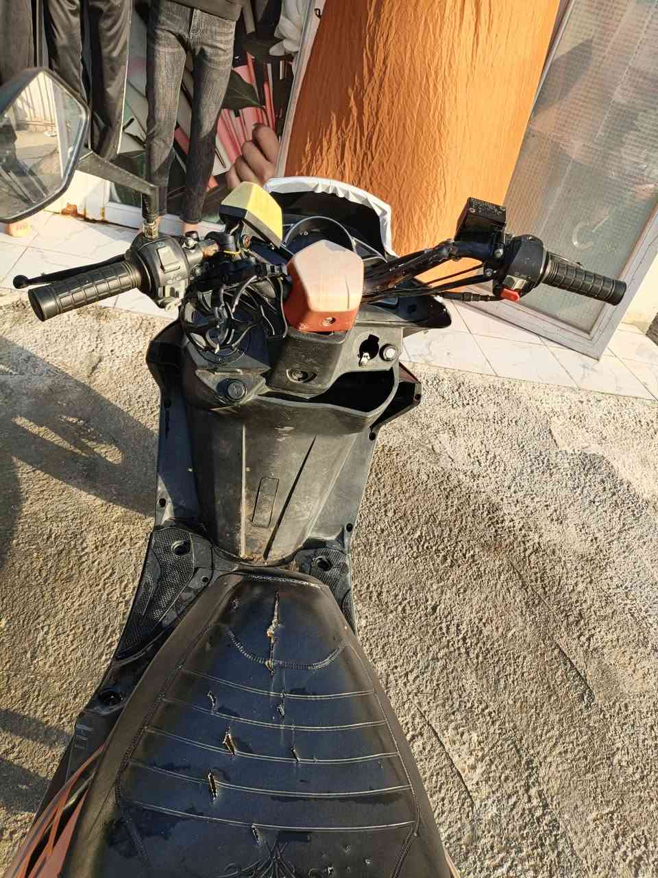 للبيع دراجة سكنس صيني شغالة كلشي شغال بيها 
مكاني حلة ابو خستاوي سعرها 375 الف 
***********
