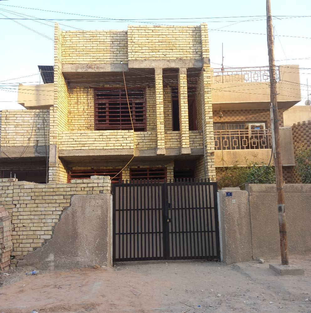 هيكل  150متر 
صب كونكريت مسلح طابو صرف سكني طابقين 
يحوي على 
الطابق الارضي صاله و هول ومطبخ مفتوح نظام تركي  وحمام كبير وغرفه نوم ومنور على طول الدار 
الطابق الثاني ثلاث غرف نوم كبيره وحمام كبير 
السعر 200مليون 
 وابي الماء موجود وبورد وميزانيه الكهرباء  والمجاري 
تاسيسات  للدات وللكاميرات والسبالت  
الموقع الدوره  نهايه شارع الميكانيك  جنب منطقه الرواد وروضه الاقمار للإستفسار وارسال الفديوات واتساب *********** مهندس حسين صاحب الدار  بدون دلاليه 
علما الشارع عريض ومنطقه جيده وهادي جدا  قريبه على المدارس والروضة بغداد, العراق
