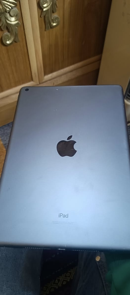 الايباد لبيع  العطل الى بي بلازمة و بطارية و دكمة المكان بغداد العبيدي الاستفسار رقم ***********
