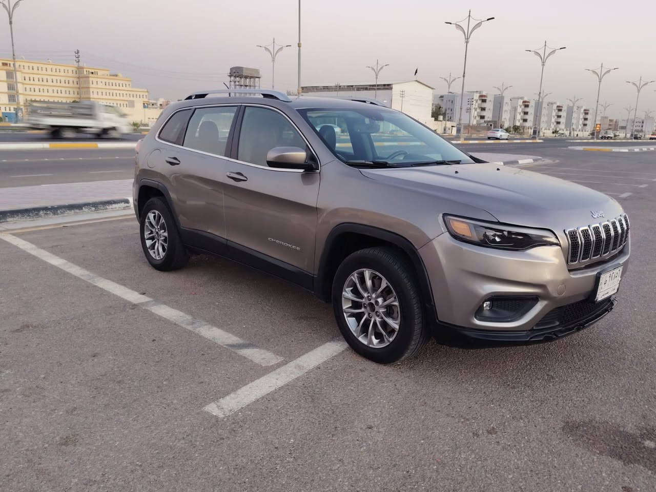 جيب بزون مديل 2019سعر 108قابل للتفاوض الأستفسار اتصل ***********بس حادثه بامريكا ربع بنيد  ولباقي مكفوله كفاله عامه من الضربه  والتبديل مواصفات بصمه تشغيل عن بعد تحكم ستيرن شاشه  كامره خلفيه دواره كشنات جلد كهربائي داخل اسود مري  ا حساسات امامي مكينه 2400 مكينه وكير مكفولات  حداديه جديده تخم تاير تبريد ثلج ❄️ رقم بغداد مشروع وطني تحويل مباشر مكان سياره كربلاء
