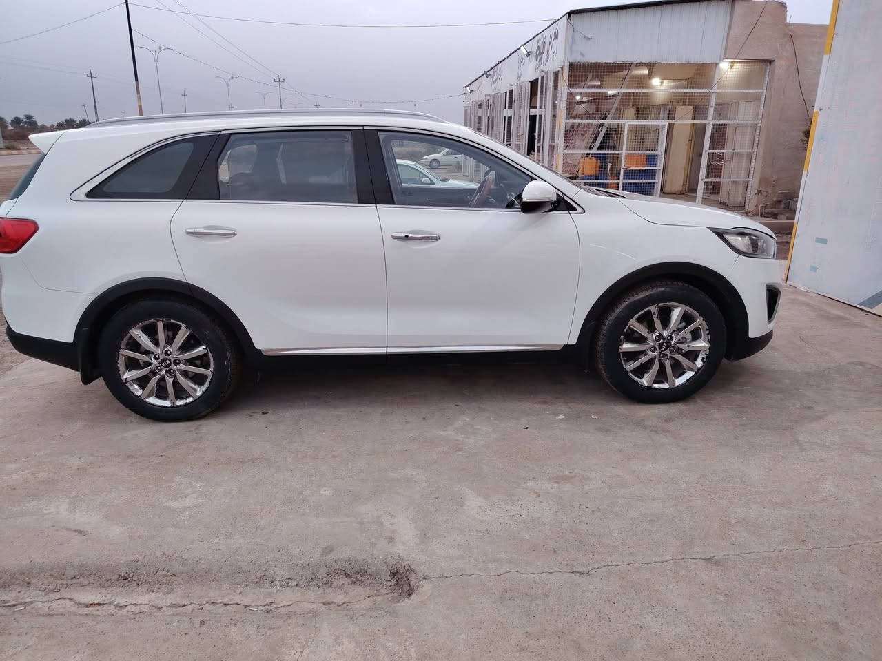 كيا سورنتو ٢٠١٦ خليجي محرك ٣٦٠٠ رقم بغداد ٦سلندر
السونار موجود مع الصور سيارة نظيفة محرك مكفول
كير مكفول بس بيها صبغ مكانات موضحه بالسونار ضربات وموجودة صورها قبل الصبغ 
مري شفط تحكم ستيرن حساسات أمامية وخلفية تدفئة وتبريد/ السعر ١٩٥ وبيها مجال بسيط حق الجيه
للإستفسار الأتصال على الرقم ***********
***********
