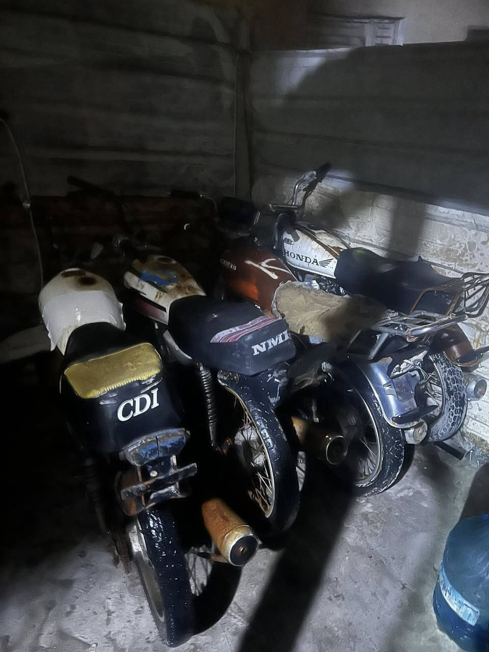 سلام عليكم دراجات  أدوات للبيع ايراني مكاين نضاف سعر الوحده ٢٠٠ وبيها مجال قليل حك جيه مكاني بصره الجزائر رجائا المو شراي لا يراسل لتواصل ***********
