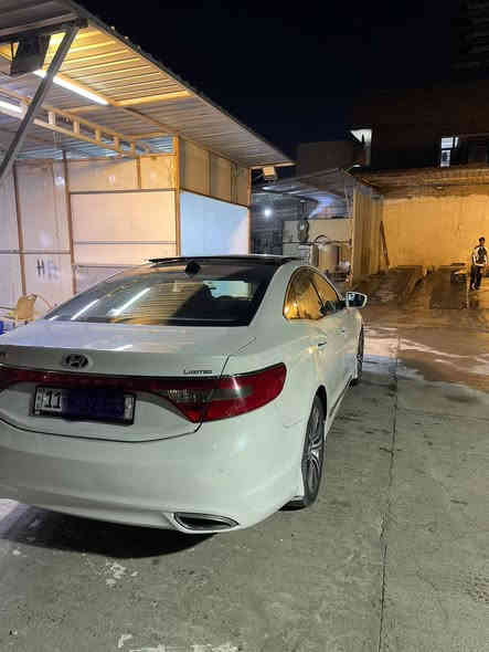 السلام عليكم 🫡 
هيونداي ازيرا خليجي موديل 2014 السياره ماشيه 71 الف كلش جديده وبدون اي نقص جاهزه من كل شي السياره اعلى فئه بالمواصفات باناوراما 3 بردات خلفيه تدفئه كشنات تدفئه ستيرن  حساس امامي خلفي لايتات زنون كشنات كهرباء وبعد بيها كلش هوايه مواصفات حجم المكينه 2400 اربعه سلندر السياره بيها صبغ حزام اثر طخات بسيطه وشخوط مكفوله من اي حادث كير ومحرك وصدر وتبريد كله جديد مكان السياره حي الاعلام السعر 108 وبيها مجال *********** بغداد
