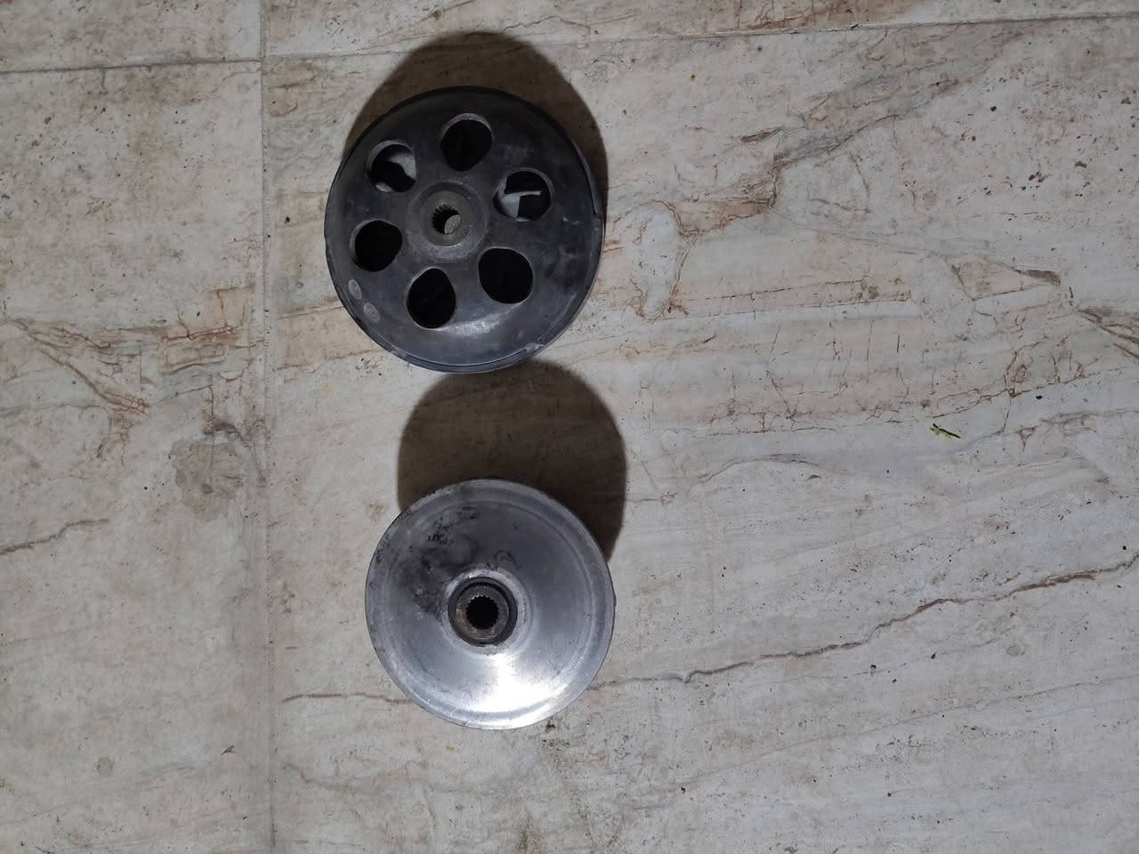 سلام عليكم ورحمة الله
من رخصة صاحب الگروب 
غراض فيوجن للبيع شنو الي يعجبك اخذ سكرين واتفضل خاص
ماشات 2 
بگ لايت 
قباقة بگ لايت 
قبق كلجات ستيل وعادي 
ويل امامي نيكل ويل خلفي عادي 
تجوات دوسات سوادات فج امامي وشغلات تكميليله بسيطه 
موجوده هم جوزه وسويج وعداد شغالات كلهن مال تفصيخ اكو هم عقل فيوجن شغال
***********
