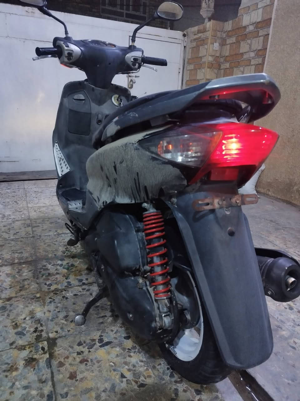 سلام عليكم دراجه سكنس نثيه للبيع دراجه كامله من كلشي الدراجه خير من الله الدراجه مجفته بيدي قبل 3 سنوات بستم ورنكات فقط معدل مشي رزانه خير من الله ويل رياضي شكل النجمه دراجه متصرف عليهه ربع  السعر 650 وبيهه مجال للاستفسار *********** مكان بغداد بغداد الجديده
