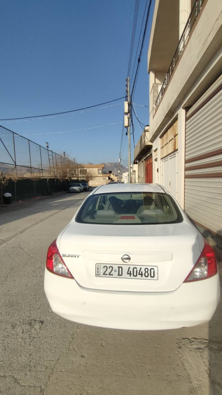 نیسان سەنی لاکشمیبای مۆدێل ٢٠١٤ بێ بۆیاغ تەنها دوو پەلەی بچوک لای سەکنی بۆیاغە سەنەوی تاکو ٢٠٣٢ نوێکراوەتەوە زۆر پاک و توندوتۆڵە بەناوی خۆمانە 
 سیارەی ماڵانە هی مەعرەز نیە
نرخی ٨٩ گەڵا و مامەڵە  
ژمارەی موبایل ***********
