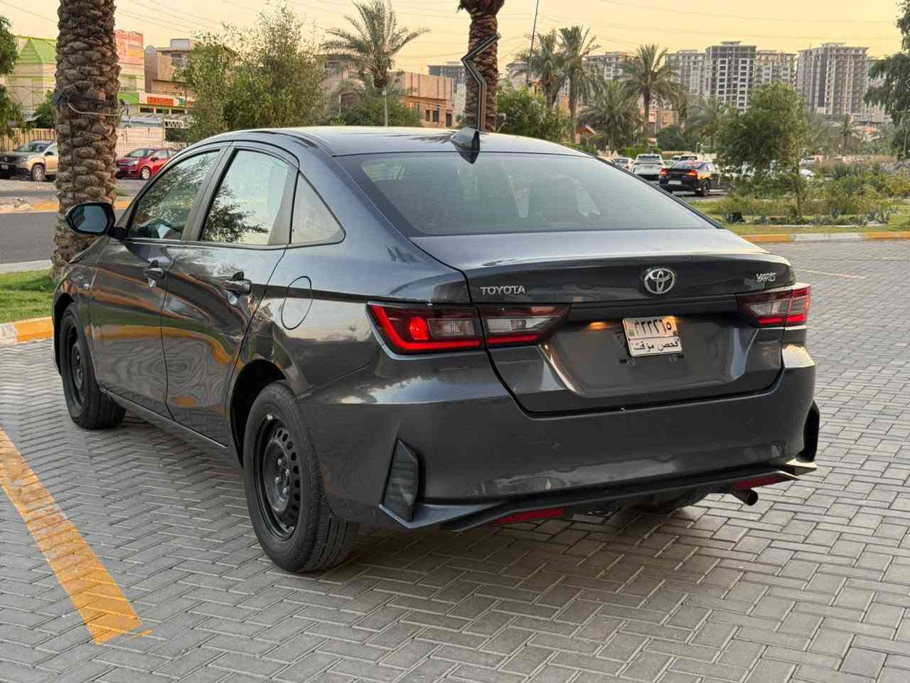 السلام عليكم 
تويوتا يارس 
وارد خليجي موديل 23 
بيها صبغ جاملغ وبنيد وباب سايق 
مواصفات 
محرك 1600
نصف فوول 
مكانها بغداد حي الجهاد 
السعر 100 $
للاستفسار 
*********** بغداد, العراق
