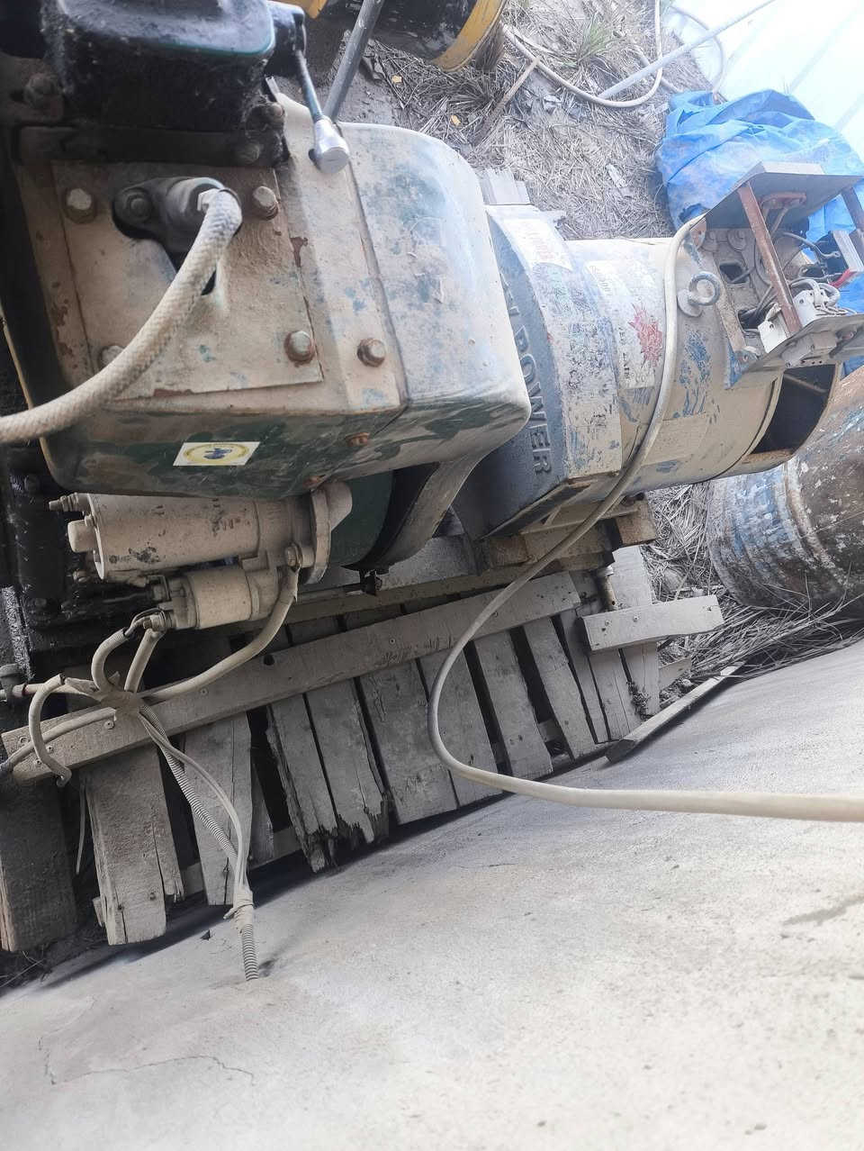 مولد هندي سلف وهندر
استعمال موسم واحد فقط غير مفتوخ مكفول 
40 امبير 10kv سنكل فيز
محرك 10 حصان نوع شاتك
شغال وجاهز
هندر + سلف
السعر 1.350.0000 مليون وثلاثمائة وخمسون الف
العنوان بغداد . اليوسفيه ***********
