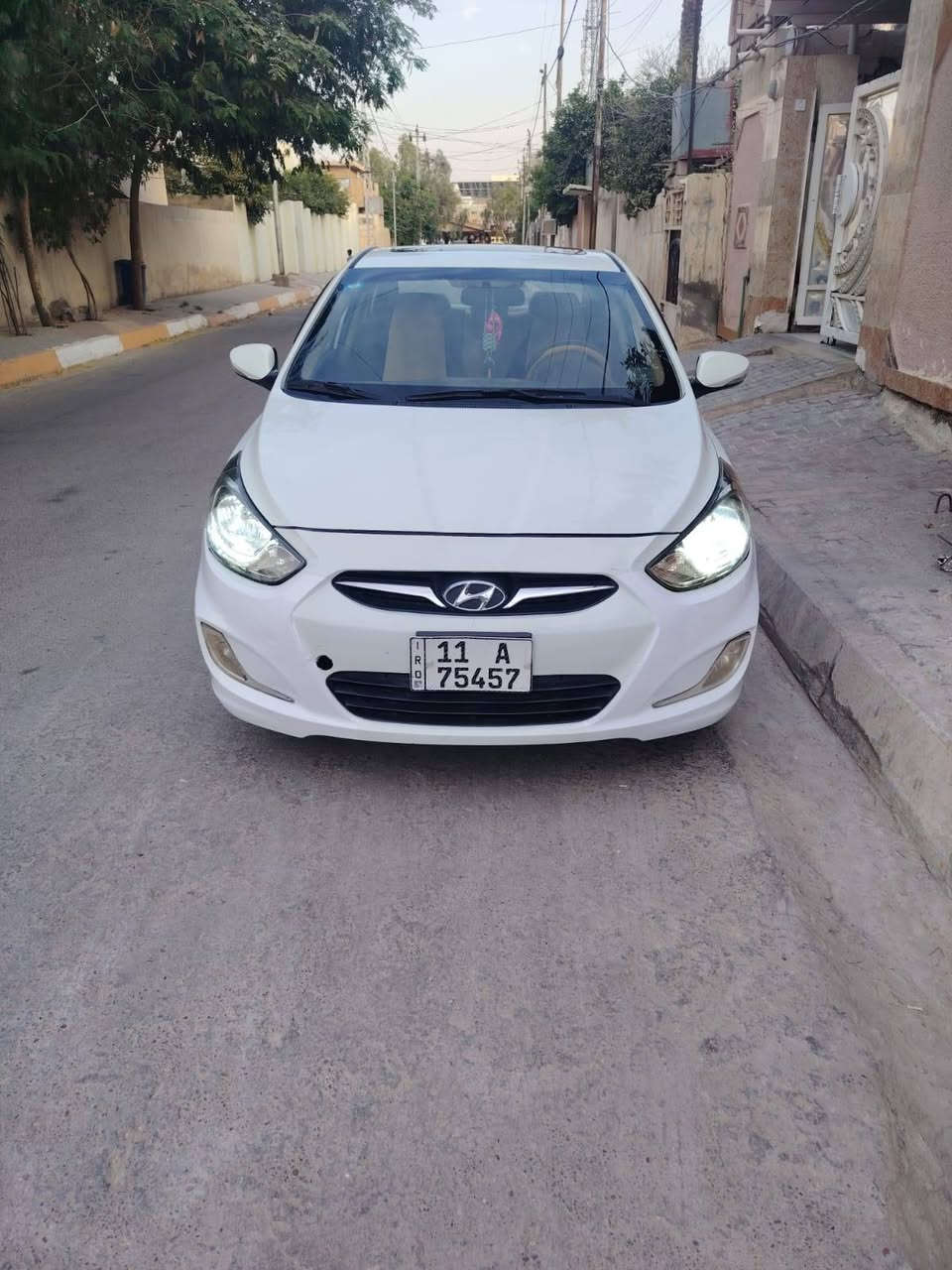 اكسنت خليجي  فول مواصفات 2012  #بلو  معروفه مواصفاته . رقم بغداد الدولي هزة وسنوية جديدة . تخم تاير صدر جديد مكينة كير بالباكيت تبريد ثلاجة مابيها نقص برغي . بيها ربع الجامرلغات الخلفية صبغ بدون ضربه او معجون وتجي وتشوف . . مكانها بعقوبة المركز والسعر 96 
***********

