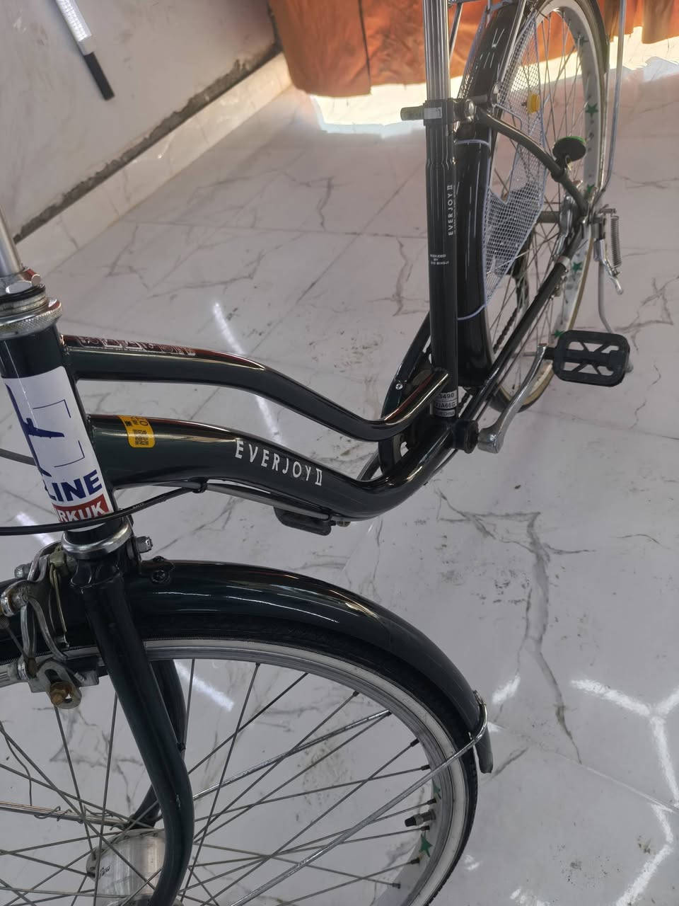 سلام عليكم بايسكل البيع الون زيتون💚
‏
‏نضافه 95% شخط ما بي 
‏
‏كير كل شغل 
‏
‏تاير جديد
‏
‏حساس شغل 
‏
‏السعر 140 وبي مجال الطيبين❤ 
‏
‏مكاني كركوك ***********
‏
