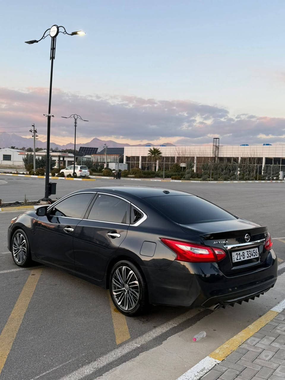 سلام عليكم  للبيع
ئالتيما  موديل 2018
كشن جلد + كهرباء + هيتر 
استيرن هيتر 
سنوية جديده لحد 2031
رادار امامي  حاسة خلفي

*********** 
سعر  115
