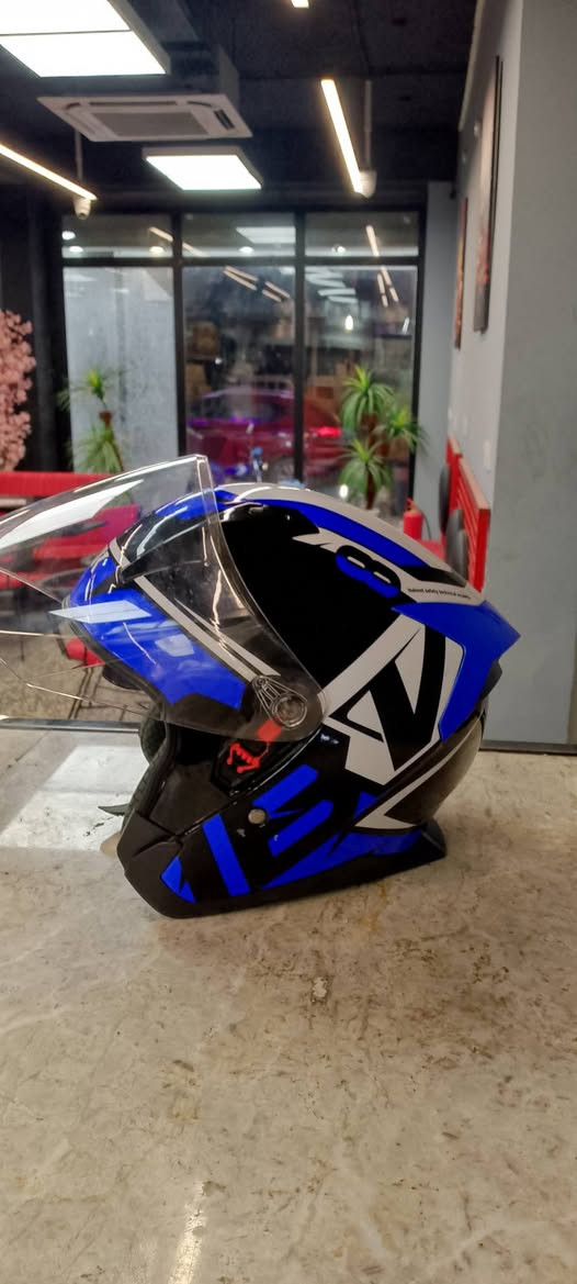 السلام عليكم خوذه قفاز الأصليه سعر 30
وتوصيل داخل الشعب وحي البساتين مجانا***********
