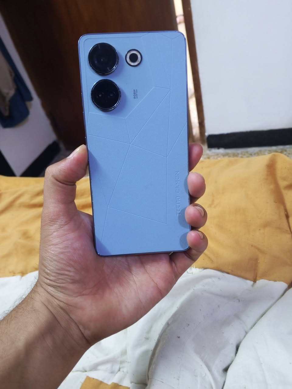 سلام عليكم جهاز البيع
TECNO CAMON 20 Pro
شرط لا مافتوح ولا بيه اي تصليح 
مع ملحقاته كارتون و شاحنه اصليه 
جهاز نضافته 80بل 100
سعر 170وبيه مجال الطيبين 
***********
