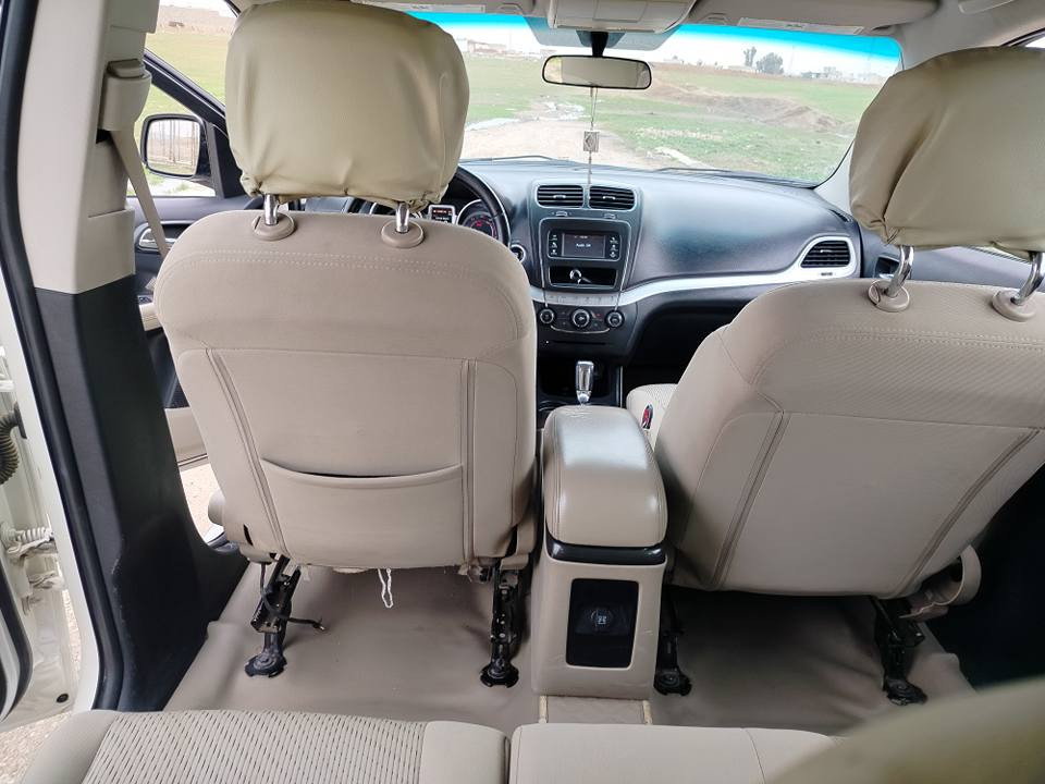 اسلام عليكم دوج جورني 2017 فول موصفات بدون بنوراما محرك كير شرط محرك 2400بي صبغ 3 قطع بدون دواخل شرط رقم جديد سنويه ال 29 تبريد 3 قطع ويل كب جديد طخم او تايرات جديد 
المكان موصل 
***********
*********** موصل, نينوى
