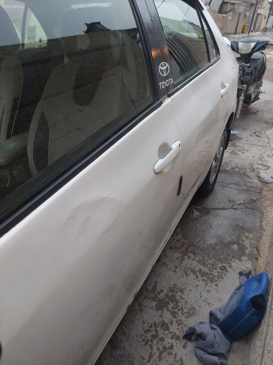 السلام عليكم كورلا يارس موديل 2007 كير مكينه خير من الله حداديه نضيفه  الغرفه نضيفه جديده بلاديه تدفئه تبريد شغال سياره رقم انكليزي دولي مشروع وطني لل29 مكاني بغداد الأمين الثانيه سعر 49 وبيها مجال رقمي***********
