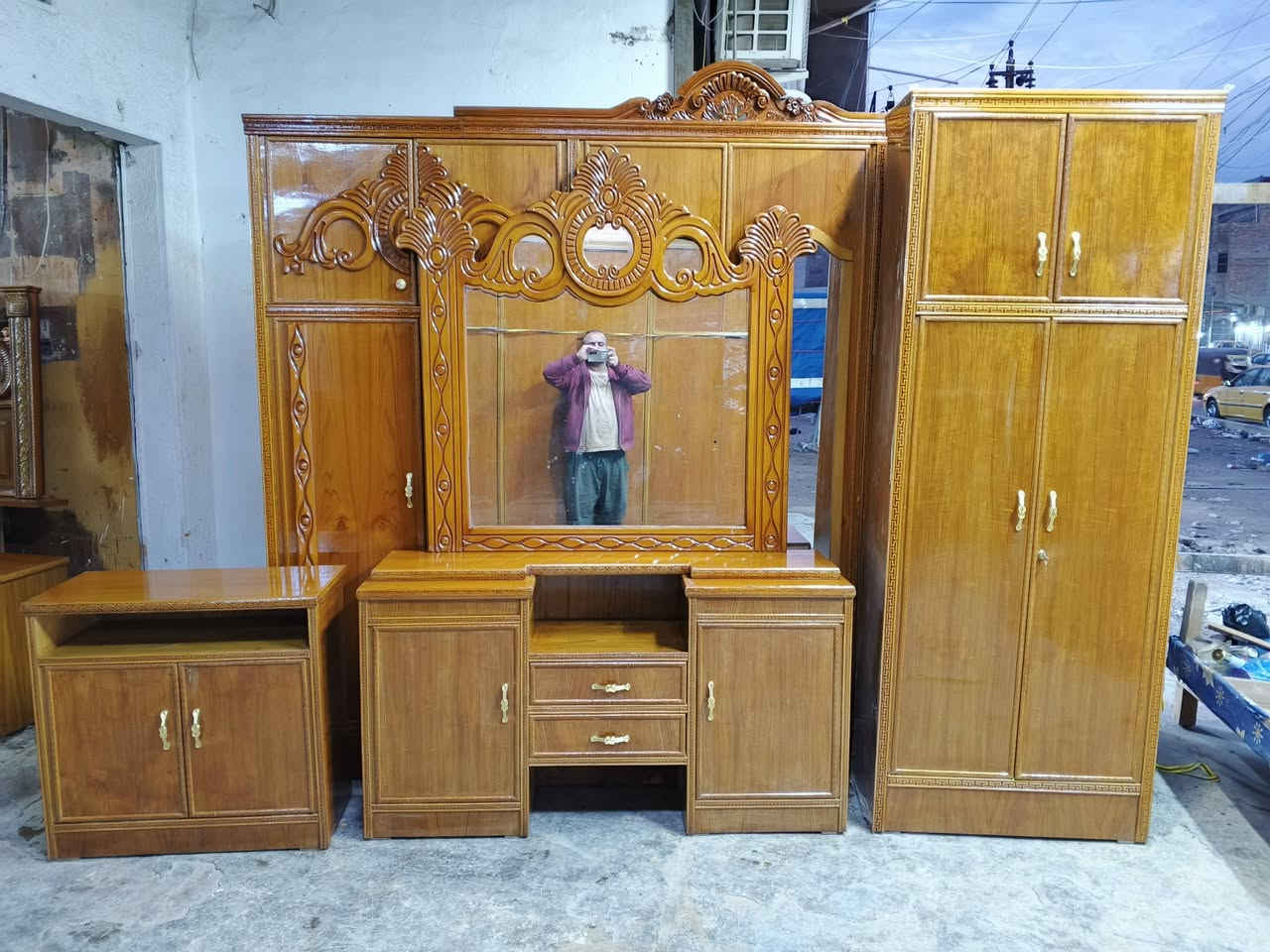 غرفة نوم مستخدمه اخت جديد ه تفصال  بعدها بجيس داخل وخارج صاج العنوان بغداد موبايل ***********لدينا خدمة توصيل بكروه
