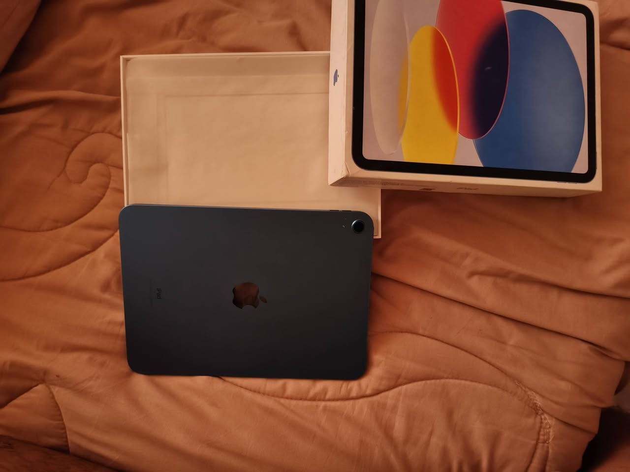 سلام عليكم ايباد iPad10  للبيع ذاكره 256  بعده بلضمان بطاريه 98 ملحقاته كامله السعر 500 قفل المكان كربلاء طوريج الرقم***********
