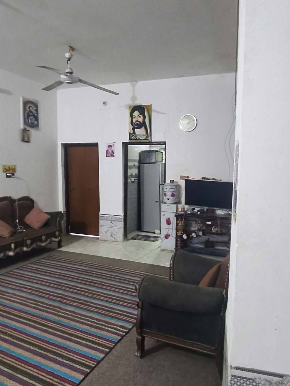 بيت للبيع مساحة ٧٥٠
عدد الغرف ٣  
الديوانيه ١٢ متر
حديقة مزروعه مساحة ٢٠٠
قطعة خلفية مساحة ٢٠٠
قريب لشارع لشط وقريب للشارع العام
ماء وكهرباء وتبليط  ٨ متر
العنوان طريق سوق ناصريه
 من جهة الشط
السعر  ٩٥ وبيه مجال
***********
